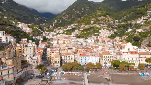 Avión no tripulado Vista de Maiori, costa de Amalfi, Italia — Vídeos de Stock