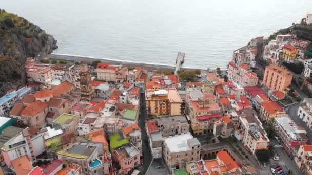 Letecký dron Pohled na Maiori, pobřeží Amalfi, Itálie — Stock video