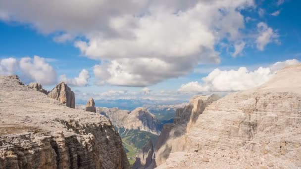 Moln över Sella Ronda sommar tid förfaller dolomit Alperna, Italien 4k — Stockvideo