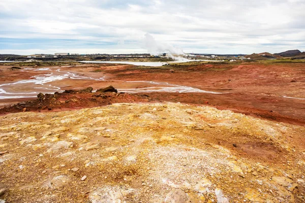 Gunnuhver Hot Springs paisagem espetacular com vapor. Islândia, Reykjanes — Fotografia de Stock