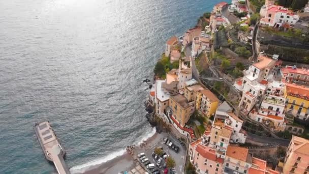 Vuelo aéreo con drones de Maiori, costa de Amalfi, Italia — Vídeos de Stock