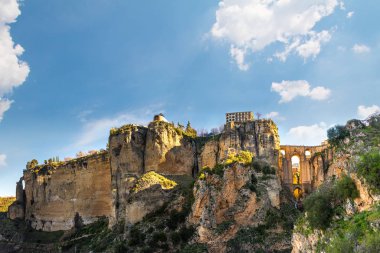Ronda, İspanya Tajo Vadisi 'ndeki eski şehir manzarası.