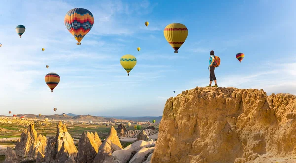 Successful woman and hot air balloon Concept motivation, inspiration — Stock Photo, Image