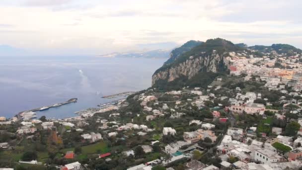 Vista aérea del dron de la isla de Capri — Vídeos de Stock