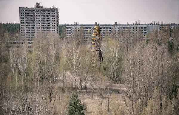 Központi tér elhagyott város Pripyat Csernobil zóna Ukrajna — Stock Fotó