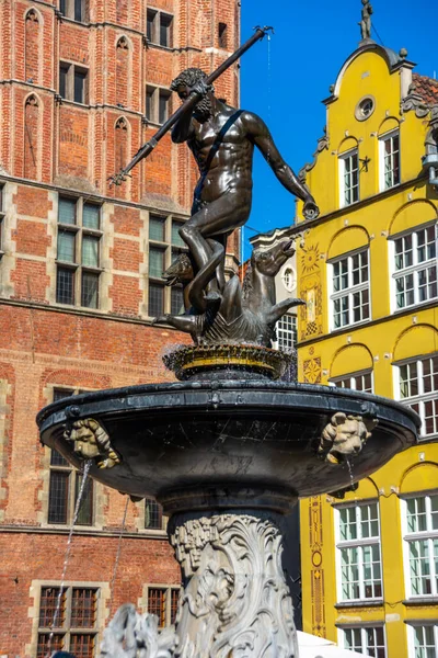 Estatua de Neptuno fuente, símbolo de la ciudad Gdansk, Polonia, casco antiguo — Foto de Stock