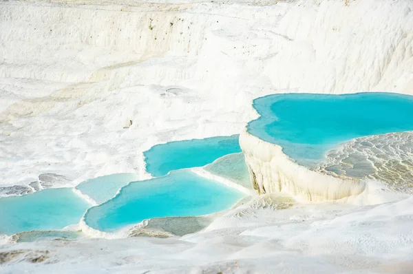 Pamukkale, természetes medence kék vízzel, Törökország — Stock Fotó