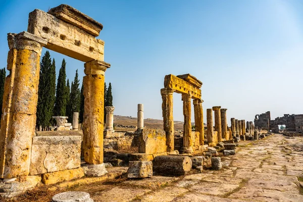 Hierapolis antigua ciudad ruinas Pamukkale Turquía. Patrimonio de la Humanidad UNESCO — Foto de Stock