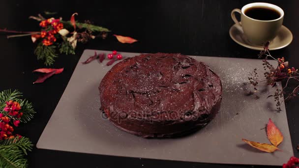 Pastel de calabaza de chocolate grande — Vídeos de Stock