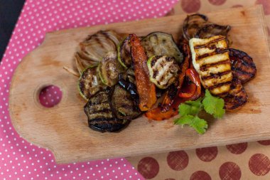 Dock üzerindeki ızgara sebze