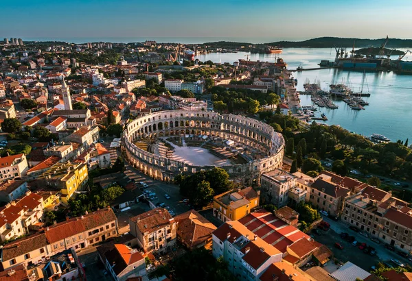 Pula arena bei untergang, kroatien — Stockfoto