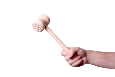 Yumurta sarısı ve beyaz cam kase ve çırpma teli kesme tahtası koyu yıpranmış ahşap masa üzerinde tel