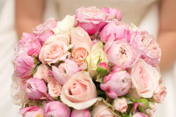 Beautiful delicate Bridal bouquet of white, pink roses and flowers in hands of bride — Stock Photo, Image