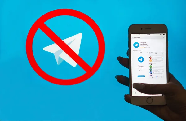 Ukrayna, Dnieper - 26 Nisan 2018: Uygulama telgraflar bir smartphone içinde. Messenger telgraf Rusya'da engellemek istiyor