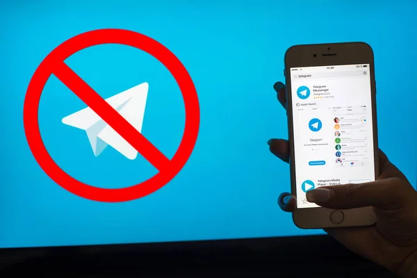 Ukrayna, Dnieper - 26 Nisan 2018: Uygulama telgraflar bir smartphone içinde. Messenger telgraf Rusya'da engellemek istiyor
