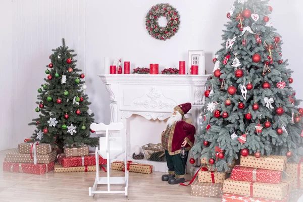 Beautiful Holdiay Decorated Room Christmas Tree Presents Children Swing Santa — Stock Photo, Image