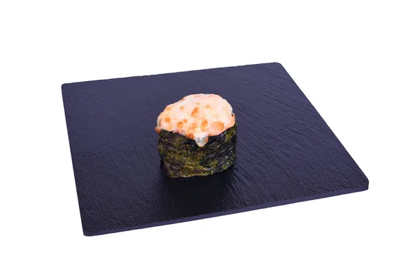 传统的新鲜的日本寿司在黑色的石头贡坎Kaji Shake的白色背景 贡干配料 奶酪配料 — 图库照片