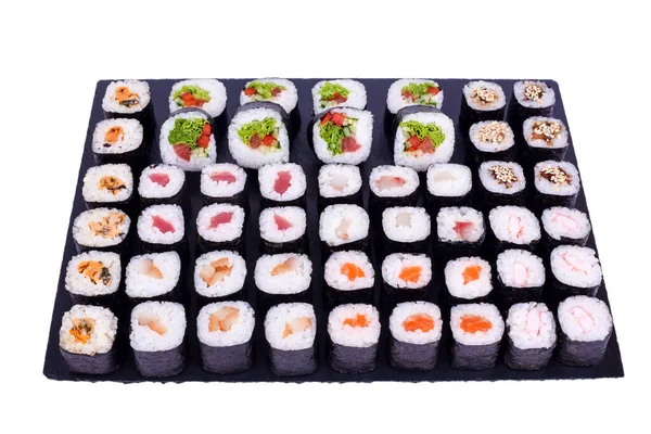 Maki Sushi Set Rohlíky Čerstvými Ingrediencemi Rolls Černém Kameni Izolované — Stock fotografie