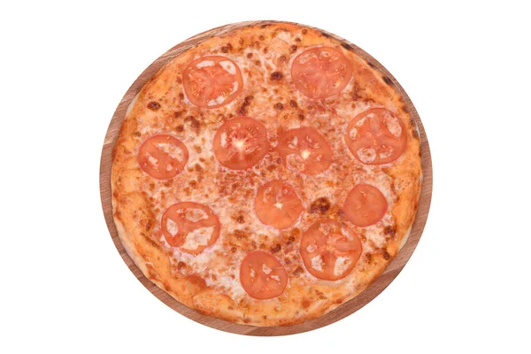 나무 쟁반에 있는 피자 마르게리타. 흰색으로 격리되어 있습니다. 토마토, 가우 다 치즈, 모차렐라를 곁들인 이탈리아 피자 마게 리타 (Margherita). 위에서 바라본 경관. — 스톡 사진