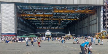 Ulyanovsk, Rusya Federasyonu. 19.08.2017. tatil - Hava Filosu gün / sivil havacılık günü / gün, hava akımı / gün uçak. gösteri Antonov An-124