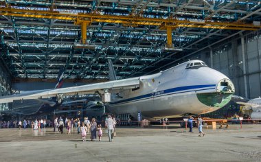 Ulyanovsk, Rusya Federasyonu. 19.08.2017. tatil - Hava Filosu gün / sivil havacılık günü / gün, hava akımı / gün uçak. gösteri Antonov An-124