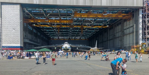 Ulyanovsk, Rusya Federasyonu. 19.08.2017. tatil - Hava Filosu gün / sivil havacılık günü / gün, hava akımı / gün uçak. gösteri Antonov An-124