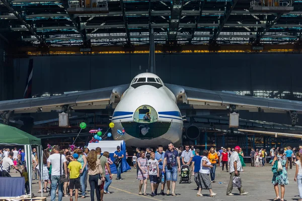 Ulyanovsk, Rusya Federasyonu. 19.08.2017. tatil - Hava Filosu gün / sivil havacılık günü / gün, hava akımı / gün uçak. gösteri Antonov An-124