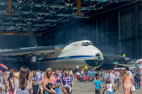 Ulyanovsk, Rusya Federasyonu. 19.08.2017. tatil - Hava Filosu gün / sivil havacılık günü / gün, hava akımı / gün uçak. gösteri Antonov An-124