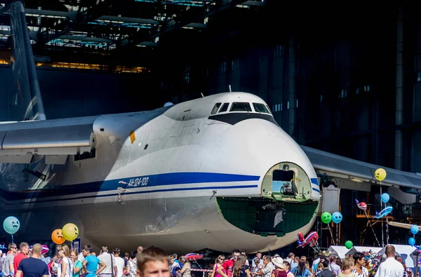 Ulyanovsk, Rusya Federasyonu. 19.08.2017. tatil - Hava Filosu gün / sivil havacılık günü / gün, hava akımı / gün uçak. gösteri Antonov An-124