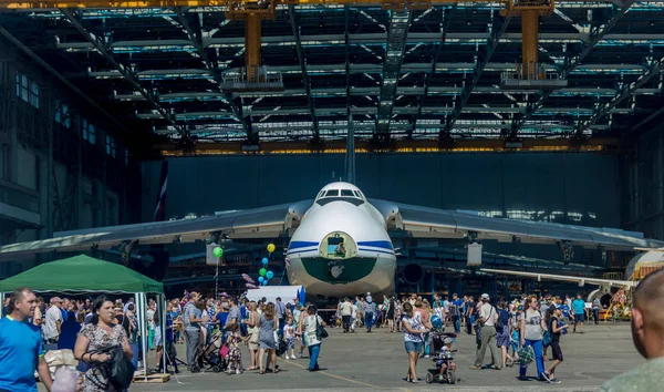 Ulyanovsk, Rusya Federasyonu. 19.08.2017. tatil - Hava Filosu gün / sivil havacılık günü / gün, hava akımı / gün uçak. gösteri Antonov An-124