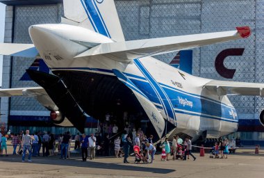 Ulyanovsk, Rusya Federasyonu. 19.08.2017. tatil - Hava Filosu gün / sivil havacılık günü / gün, hava akımı / gün uçak. gösteri Antonov An-124