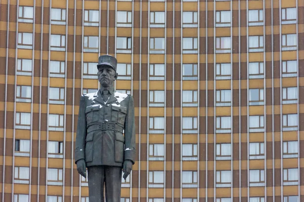 Pomnik rzeżba z francuski prezydent Charles de Gaulle — Zdjęcie stockowe