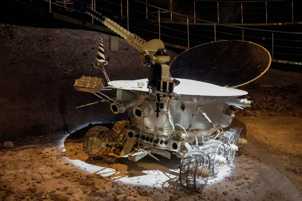 Moon rover on the surface of the planet. Exhibition. — Stock Photo, Image