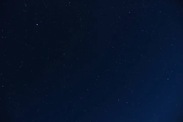 青い夜満天の星空 — ストック写真