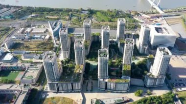 Şehirdeki apartmanın havadan görüntüsü