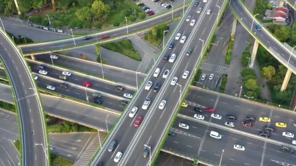 Şehirdeki Otoyol Üst Geçidin Havadan Görüntüsü — Stok video