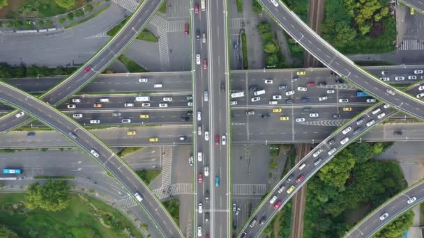 Flygfoto Över Motorväg Och Överfart Staden — Stockvideo