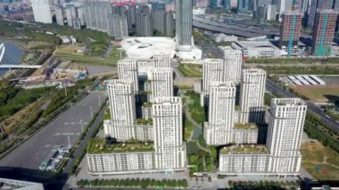 Şehirdeki apartmanın havadan görüntüsü