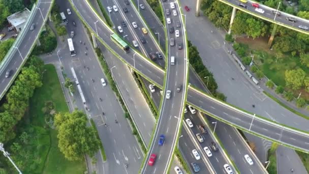 Luchtfoto Van Snelweg Viaduct Stad — Stockvideo