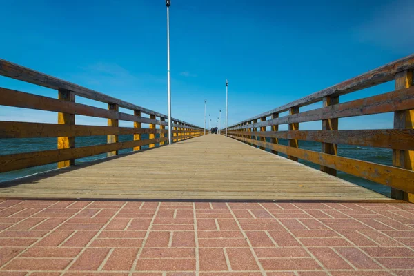 Wooden pier on the embankment of the Baltic Sea — Stock Photo, Image