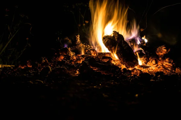 Gece yangın açık havada