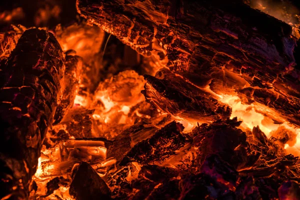 Primer plano de fuego en la noche — Foto de Stock