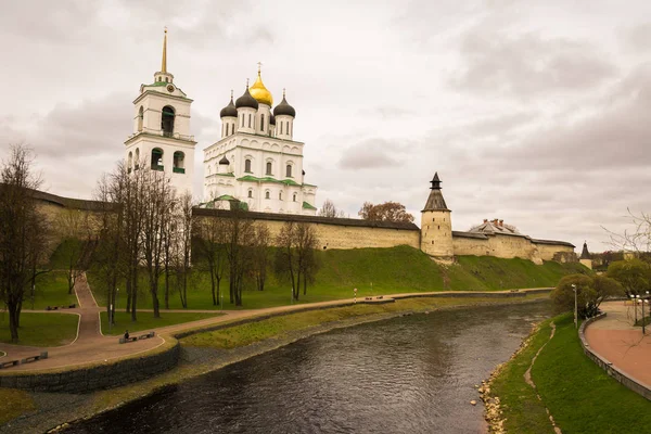 Pskov Kremlin en Russie — Photo