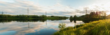 Langepas kanal, Ob Nehri'nin kollarından Panoraması.