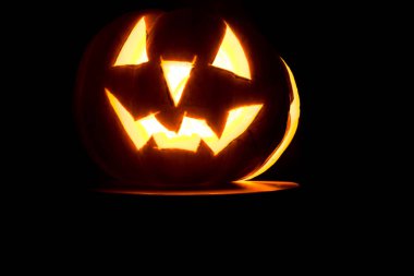 Cadılar Bayramı, kabak, Jack-o'-lantern karanlıkta.