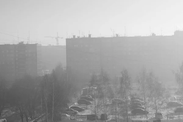 El smog en la ciudad en invierno — Foto de Stock