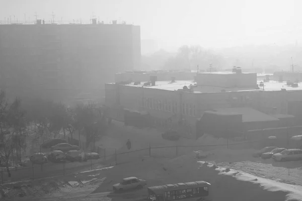 城市中的烟雾在冬天 — 图库照片