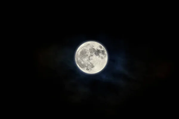 Super Moon 2016, cielo luminoso, nuvoloso, da vicino — Foto Stock