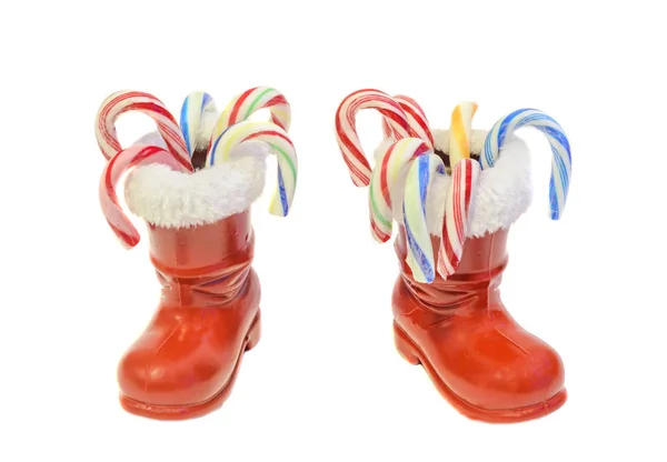 Červený Santa Claus boty, Svatý Mikuláš, s barevnými bonbónky pruhy — Stock fotografie