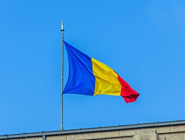 Güneş, Romanya Ulusal gün, mavi gökyüzünde Romanya bayrağı